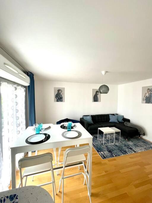 Appartement Superbe 3 PIECES face gare TGV / RER de Massy à Massy  Extérieur photo